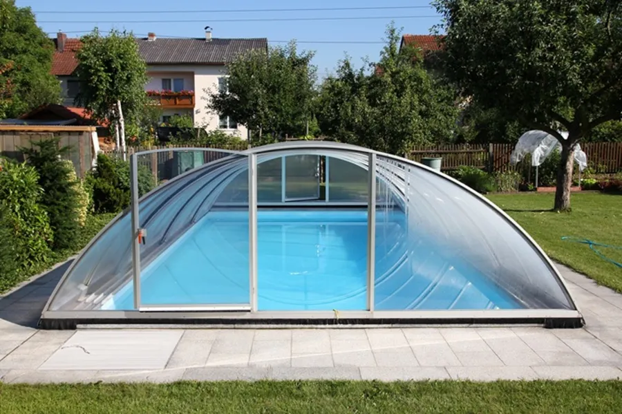 Proč investovat do zastřešení bazénu: Komfort, úspora a bezpečí